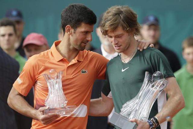 表现得更加 表现得更加