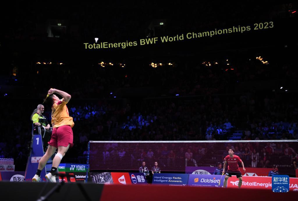 的压迫下 的压迫下