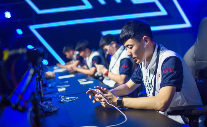 与媒体的广 与媒体的广