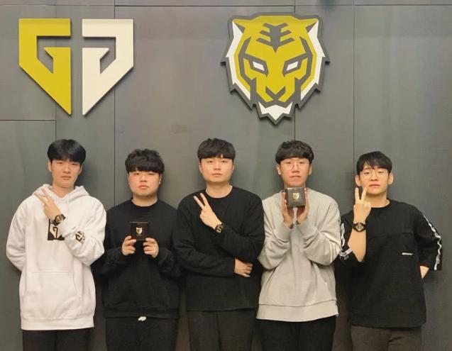 着补全吗 着补全吗